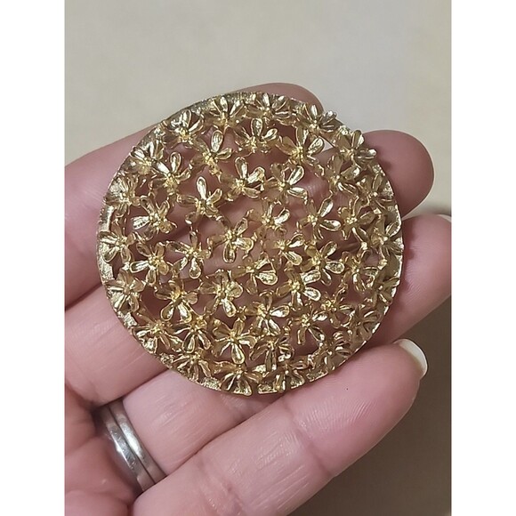 Vintage Signed ACT II Gold Tone Domed Flower Brooch Pin LARGE Round Floral - Picture 5 of 5